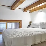 Barco Rooms