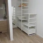 Moderno,tranquilo, entrada autónoma y fácil aparcamiento.