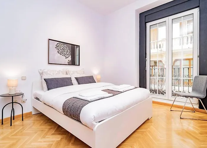 Encantador Apartamento en Chueca junto a Gran Vía, Infantas 1-1 by Batuecas
