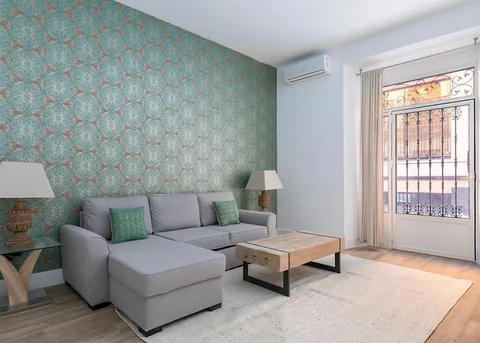 Homeabout Premium Malasana Apartment