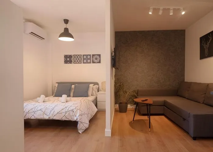 Cozy Studio Apartment Near To Airport