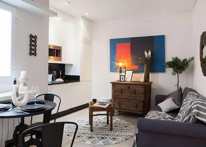 City Center Trendy & Charming Private Apartment