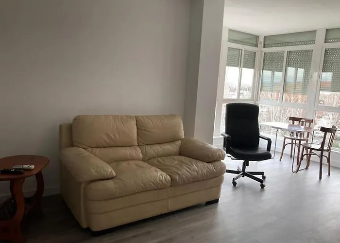 Silencioso, Luminoso Y Familiar Apartamento