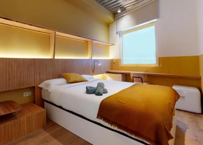 Bright Ensuite Rooms In Madrid, Sk