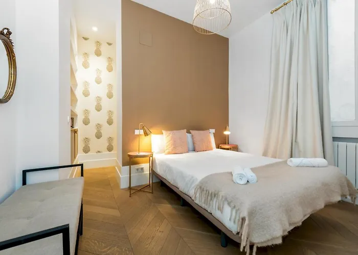 Stylish & Centric- 2Bd 2Bth Magdalena