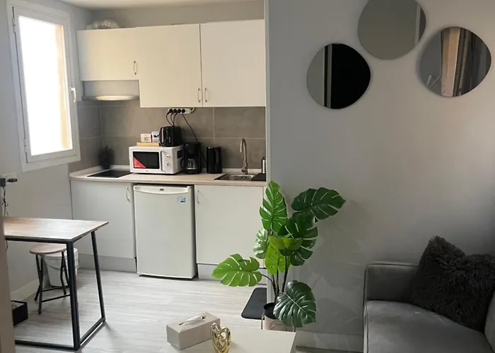 Cenral Renovated Flat