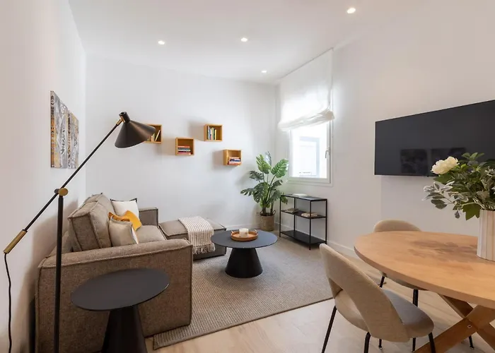 Trendy Malasana Apartment For 4 Ideal Madrid Getaway, Madera II