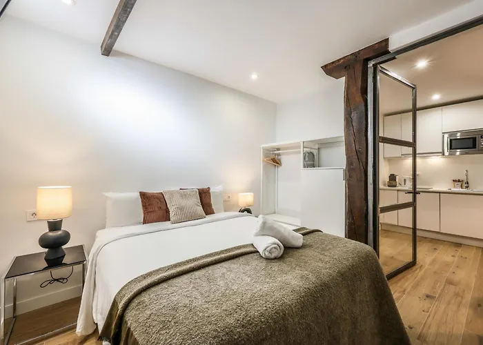 Encantador Apartamento Plaza Del Callao, Mid Term
