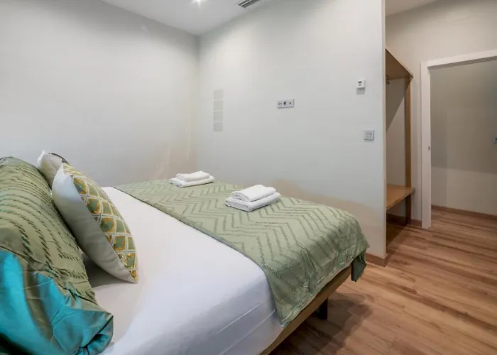 2 Bedrooms 1.5 Bathrooms Furnished - Justicia - Refurbished - Mintystay