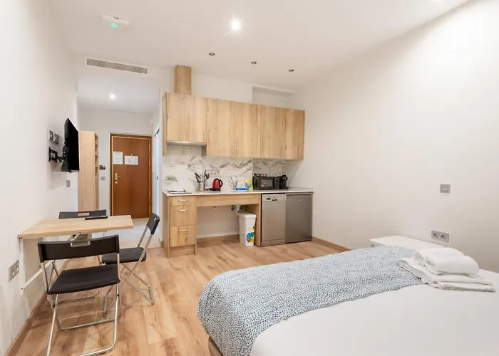 1 Bedroom 1 Bathroom Furnished - Justicia - Modern - Mintystay