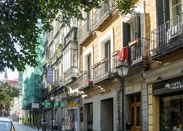 2 Bedrooms 1 Bathroom Furnished - Malasana - Modern In Downtown Area - Mintystay