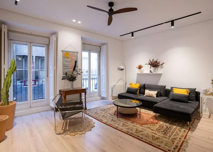 Stylish 2 Bedroom Apartment In The Heart Of Madrid