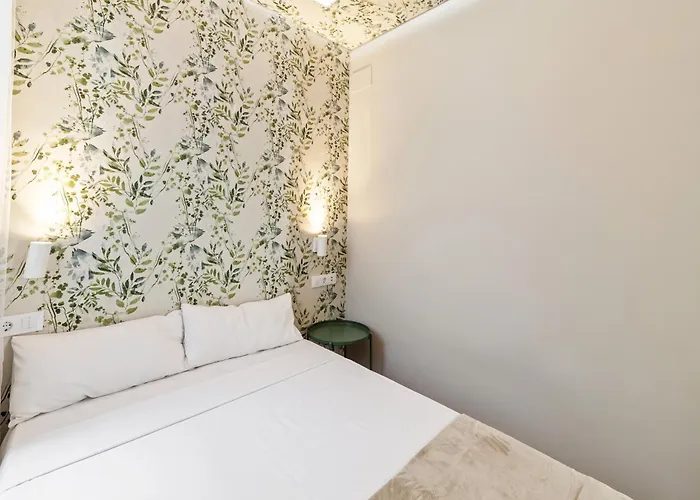 Spacious 3 Bedroom Apartment In Centro