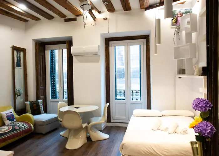 Hortaleza 4, Preciso Estudio En Chueca Junto A La Gran Via De Madrid