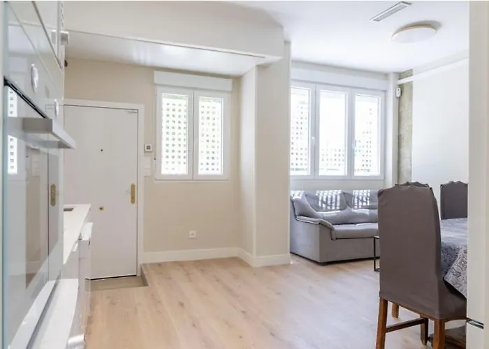 Contemporary 6Bd Apartment For 12 Las Ventas