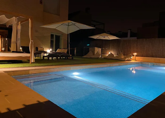 Valdevebas chalet con piscina en Madrid centro WIFI gratis