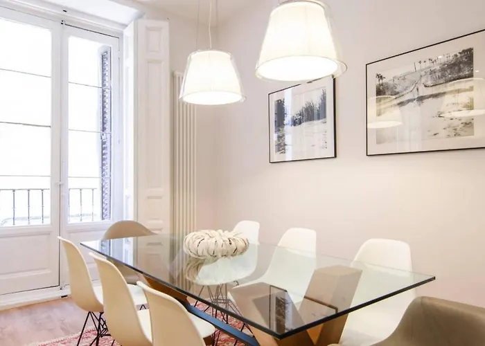 Renovated And Modern- 3Bd 2Bth- Anton Martin