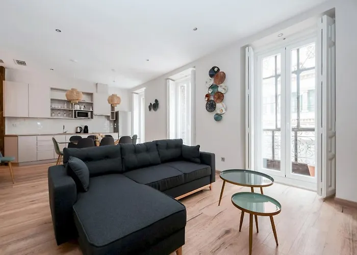 3 Bedrooms 3 Bathrooms Furnished - Justicia - Refurbished - Mintystay