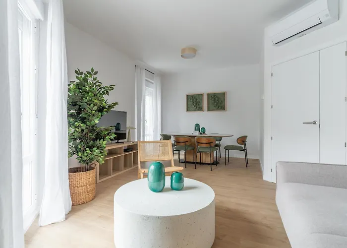 Stylish Central -4Bedrooms 2Bathrooms-Salamanca