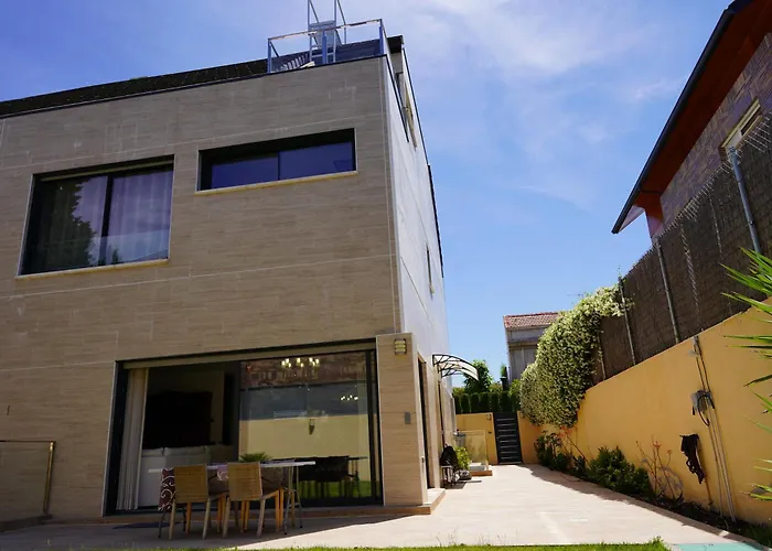 Casa Completa De Lujo Con Jardin Y Piscina Compartida