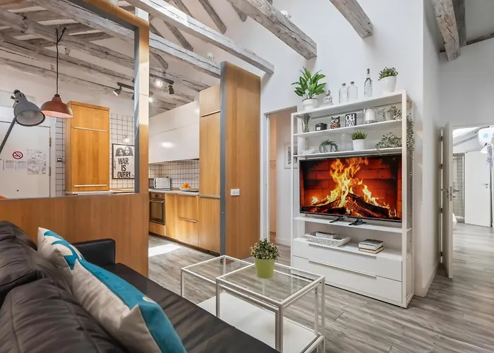 Attic 3Bedrms-2Baths In Heart Of Malasana