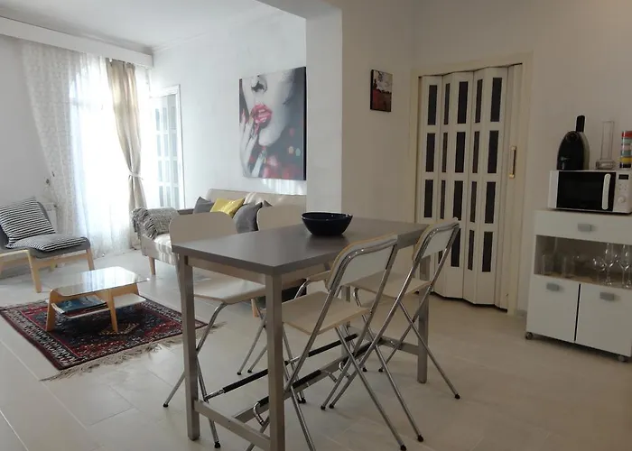 Cuatro Camino Apartment With Elevator