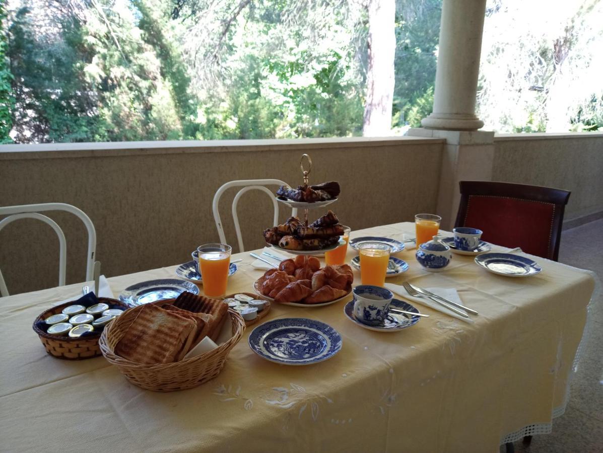 Eagle Club Bed and breakfast *