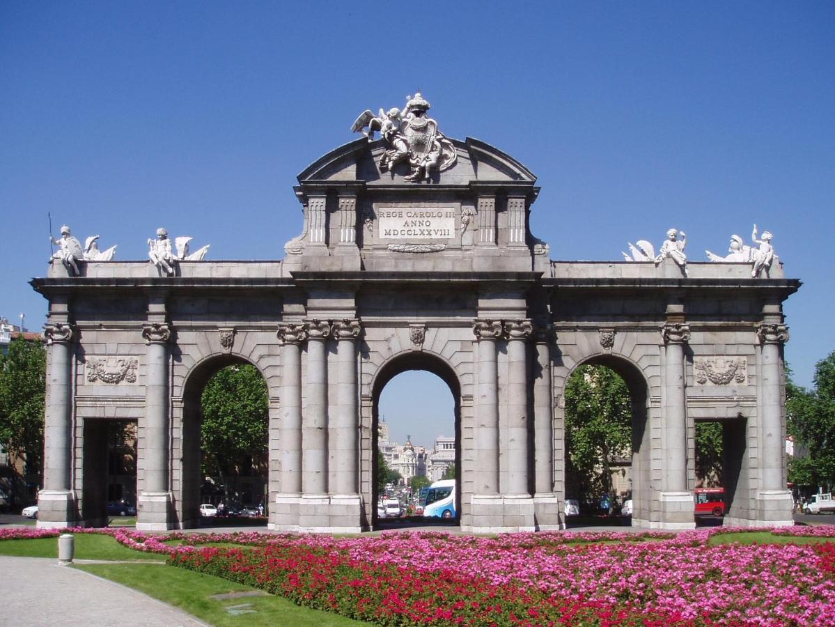 Me Voy A -junto Al Parque Del Retiro-4 * Madri