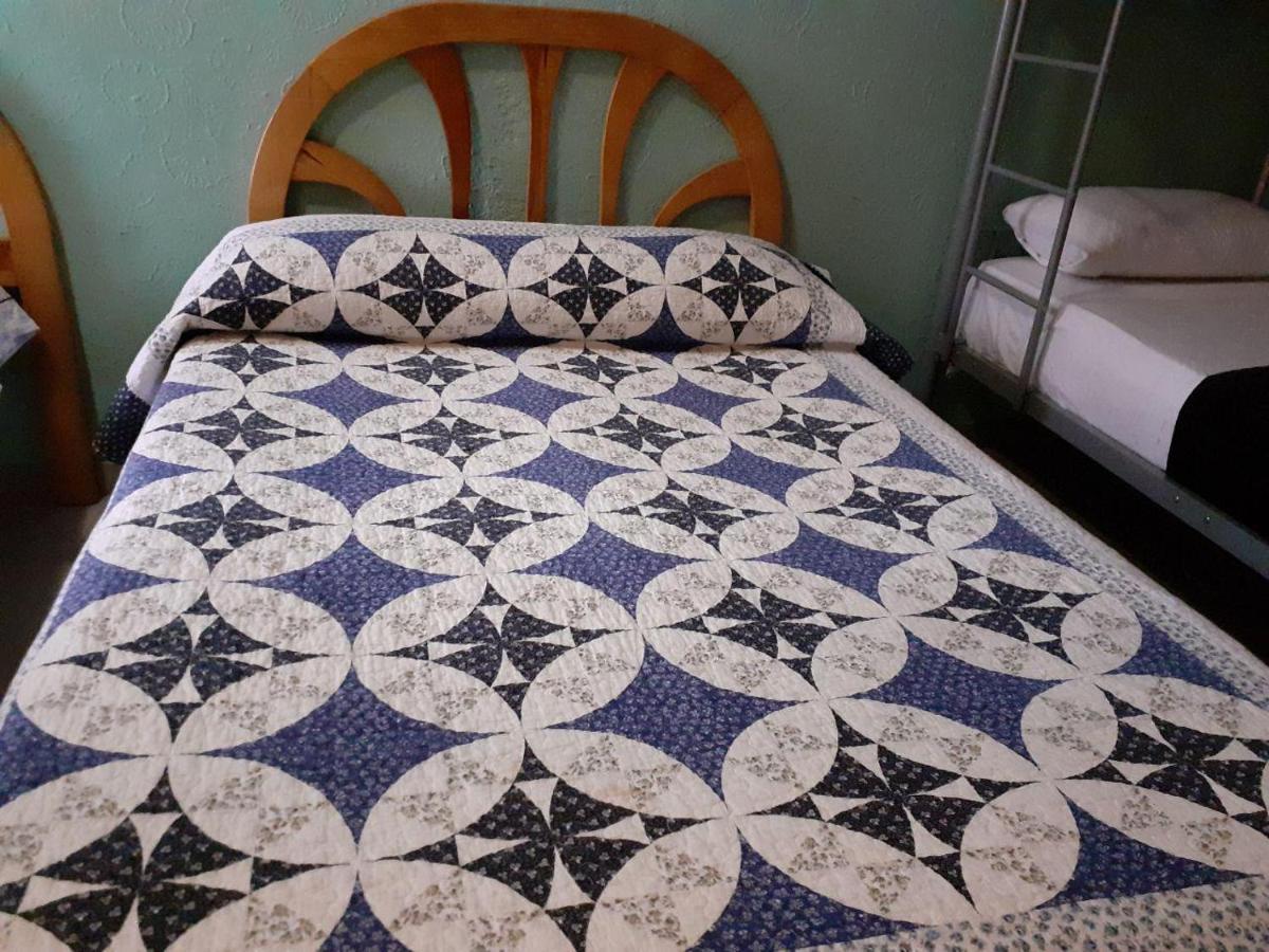 Arvin Hostal Guest house