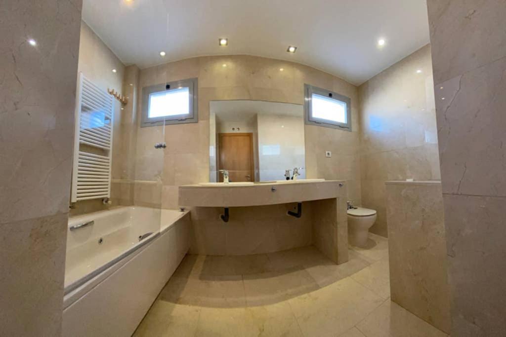 Valdevebas Con Piscina * Madri