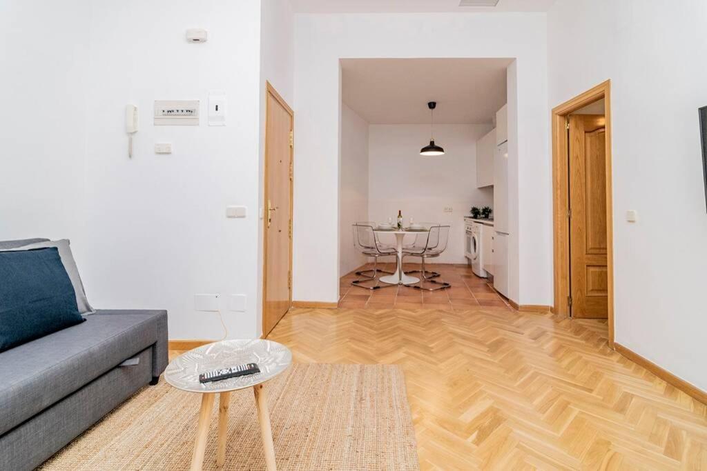 Apartamento En Centro De Madrid, C/infantas 1-3 By Batuecas
