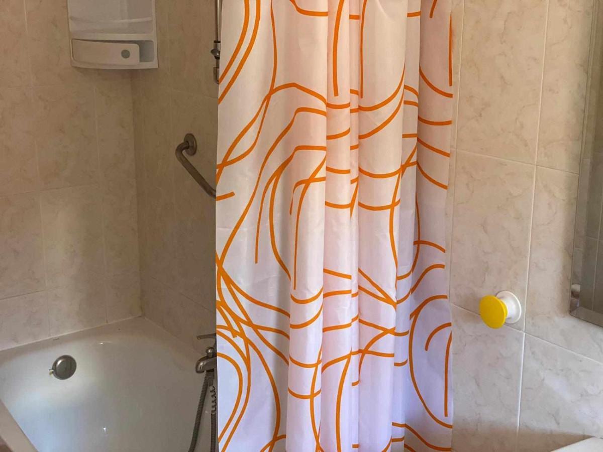 Residencia 12 Octubre Bed & Breakfast