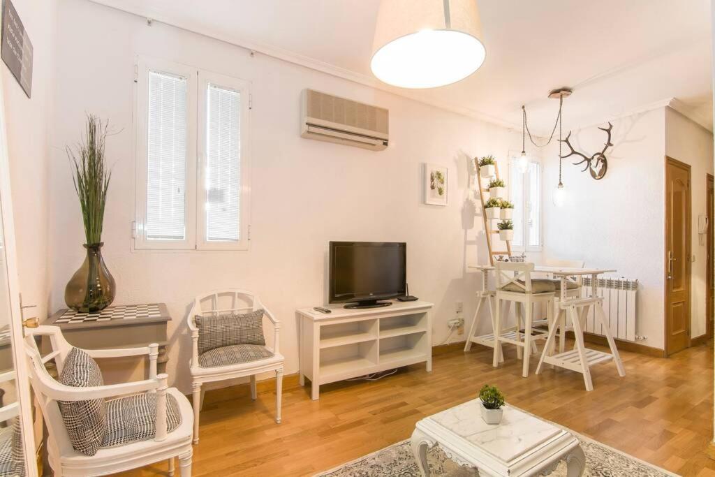 Cómodo Y Céntrico Estudio De Lujo En Atocha - Jardín Botánico. Wifi Apartamento
