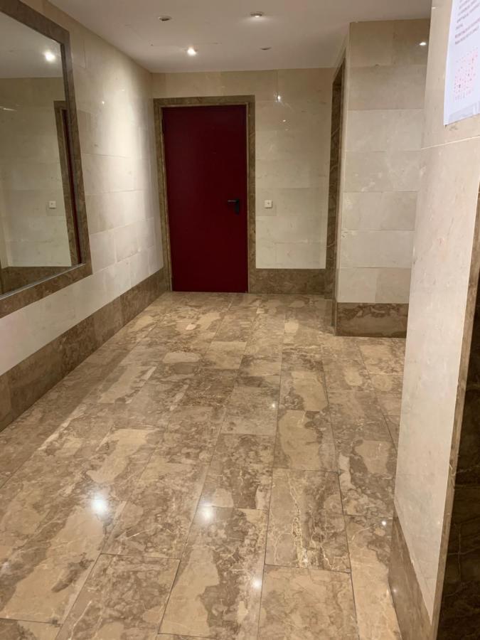 Apartamento Nuevo Cerca Del Autobus Y Metro Con Piscina *