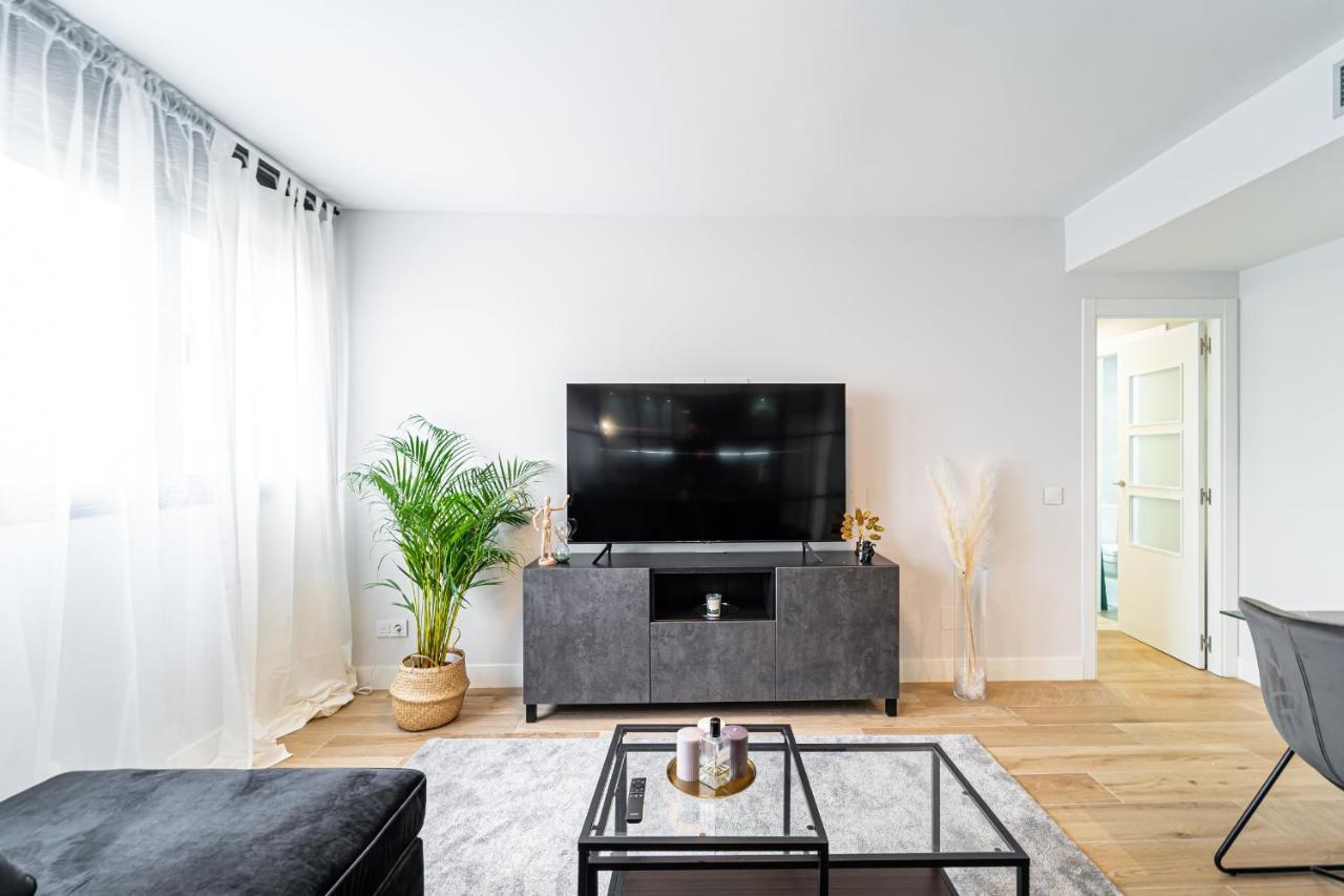 Edsam Black&grey Apartment Madrid