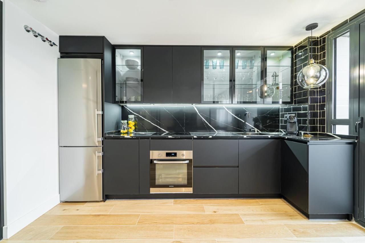 Edsam Black&grey Apartment Madrid