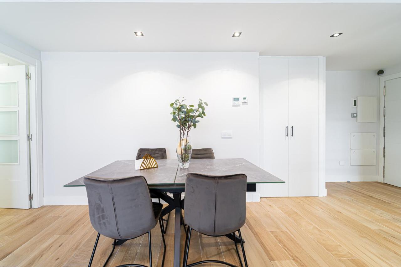 Edsam Black&grey Apartment Madrid