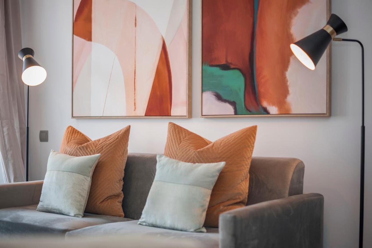 Apartamento Plaza De Castilla Iii - Ubicacion Privilegiada Y Estilo Moderno