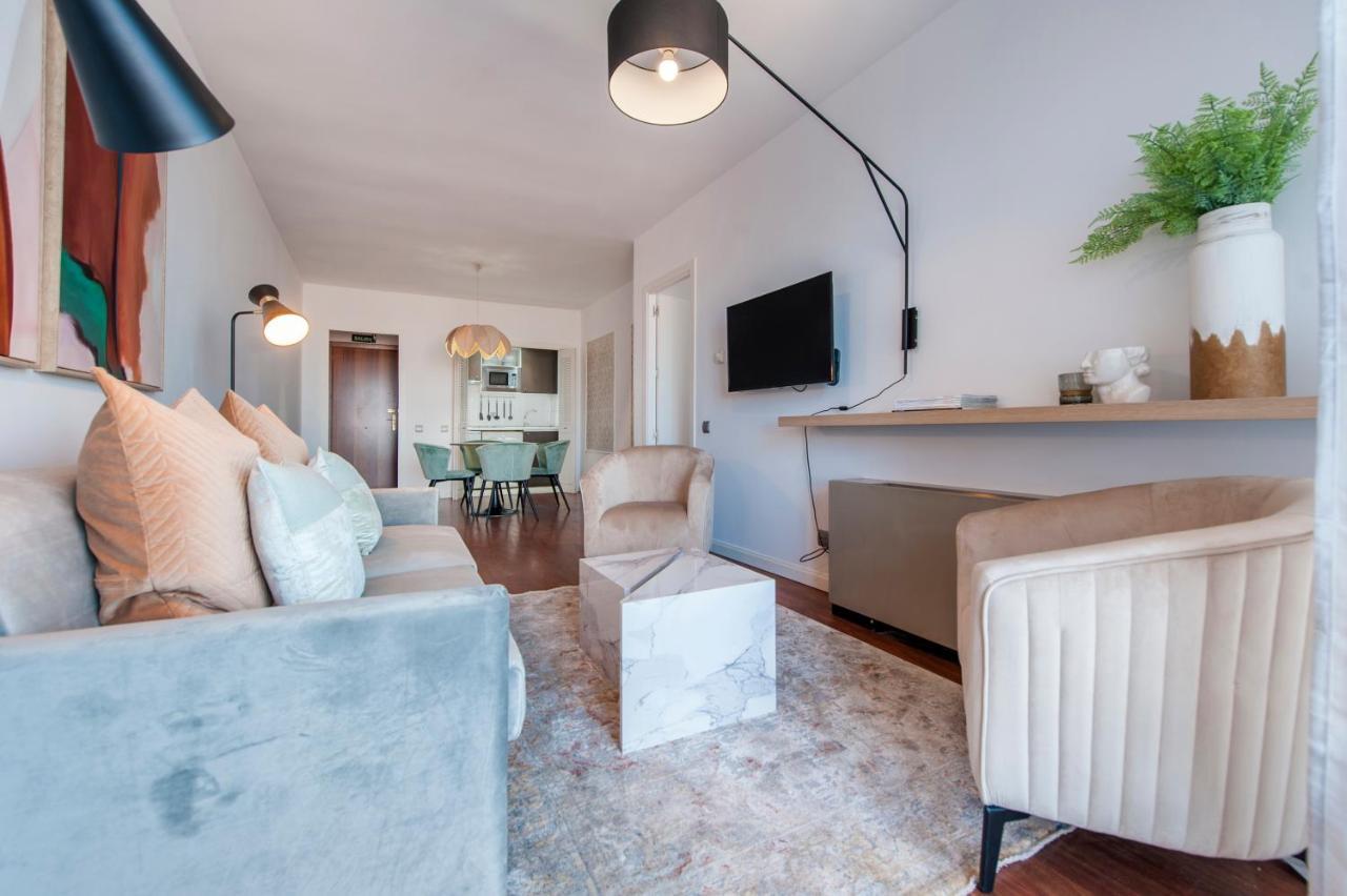 Apartamento Plaza De Castilla Iii - Ubicacion Privilegiada Y Estilo Moderno