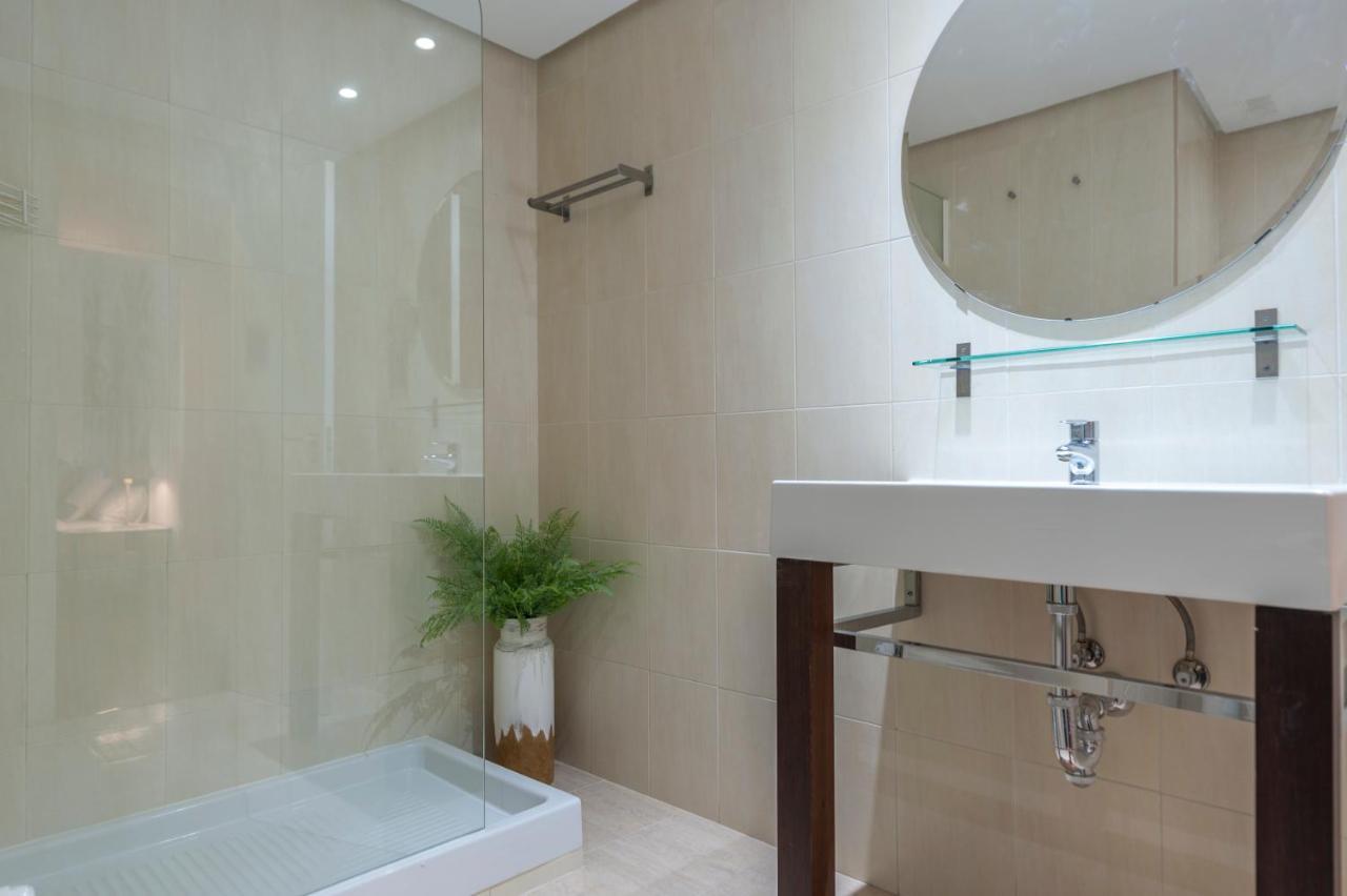 Apartamento Plaza De Castilla Iii - Ubicacion Privilegiada Y Estilo Moderno