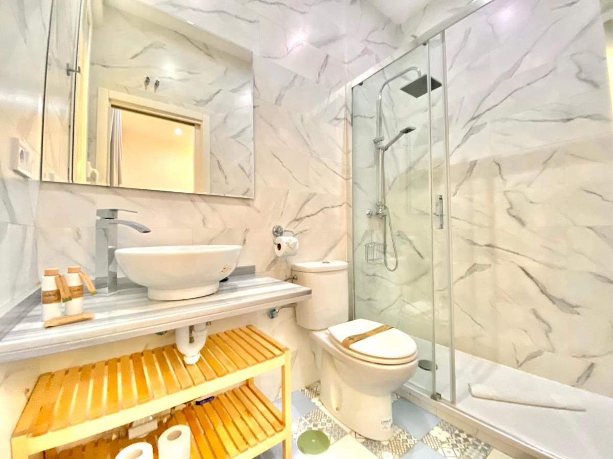 Charming Puerta Del Sol Center Apartment