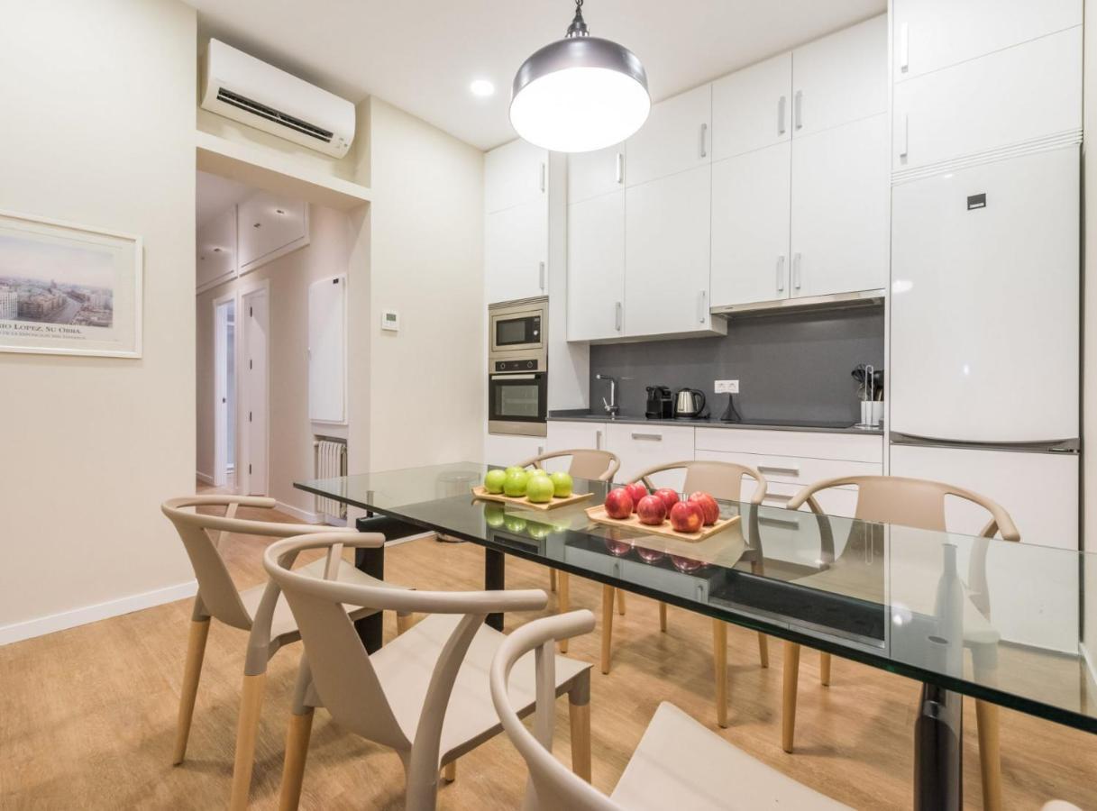 Opera I Apartment *