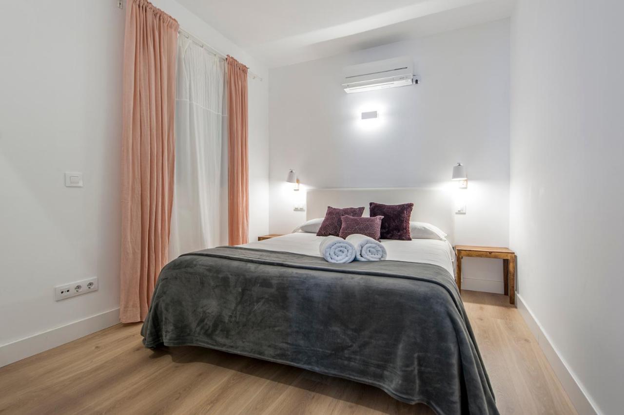 Hellenhost - Gran Via *