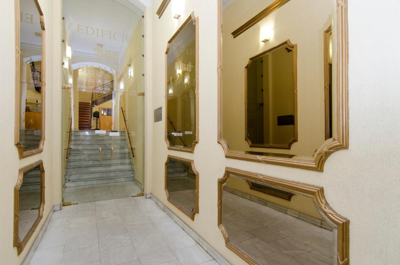 Hellenhost - Gran Via Appartamento *