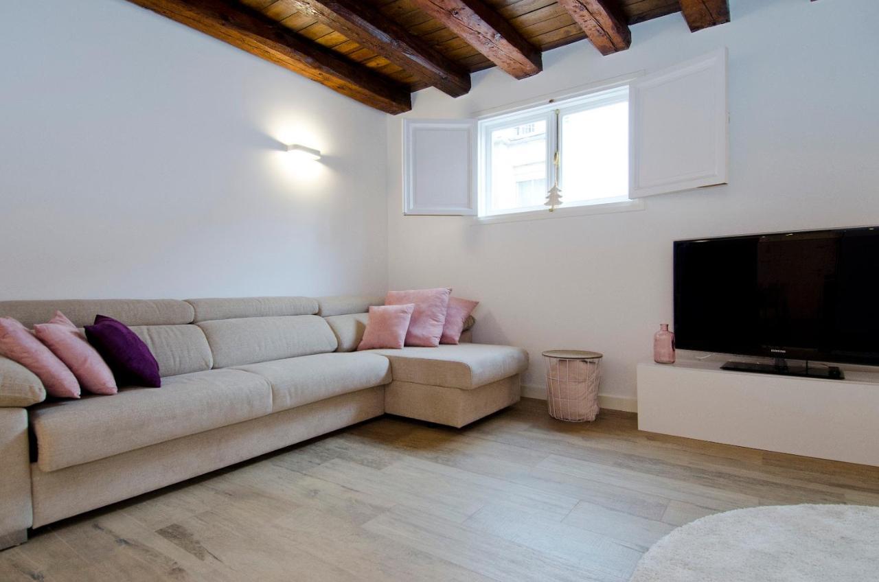 Hellenhost - Gran Via Appartement *