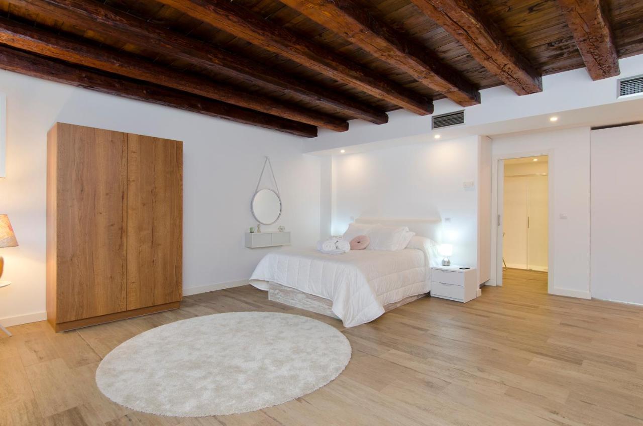 Hellenhost - Gran Via Appartement
