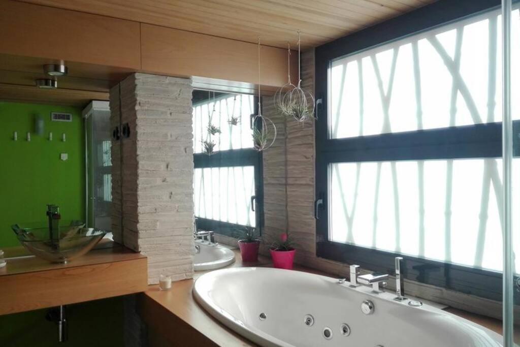 Cozy Designer Apart / Acogedor Apartamento De Diseno ● Wifi - Jacuzzi - A/c Steamsauna Appartamento Madrid