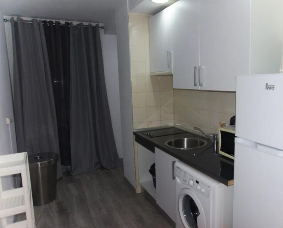 Estudio En Plaza Vara Del Rey Apartment