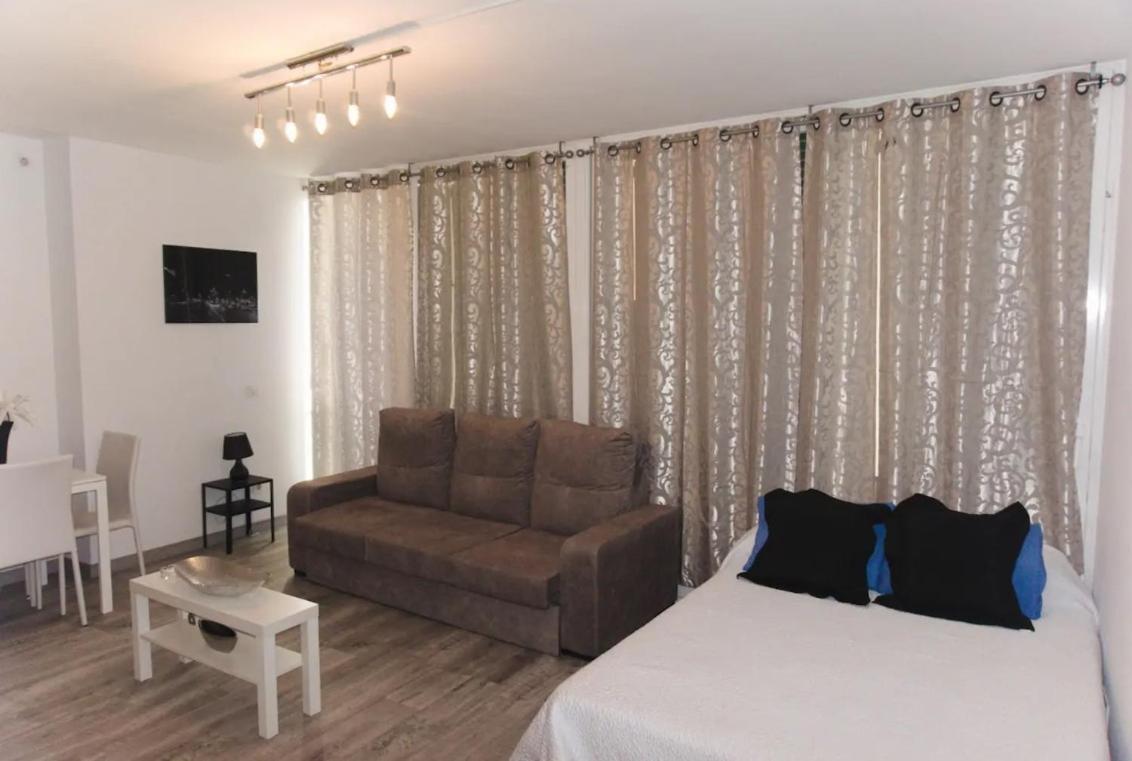 Estudio En Plaza Vara Del Rey Apartment