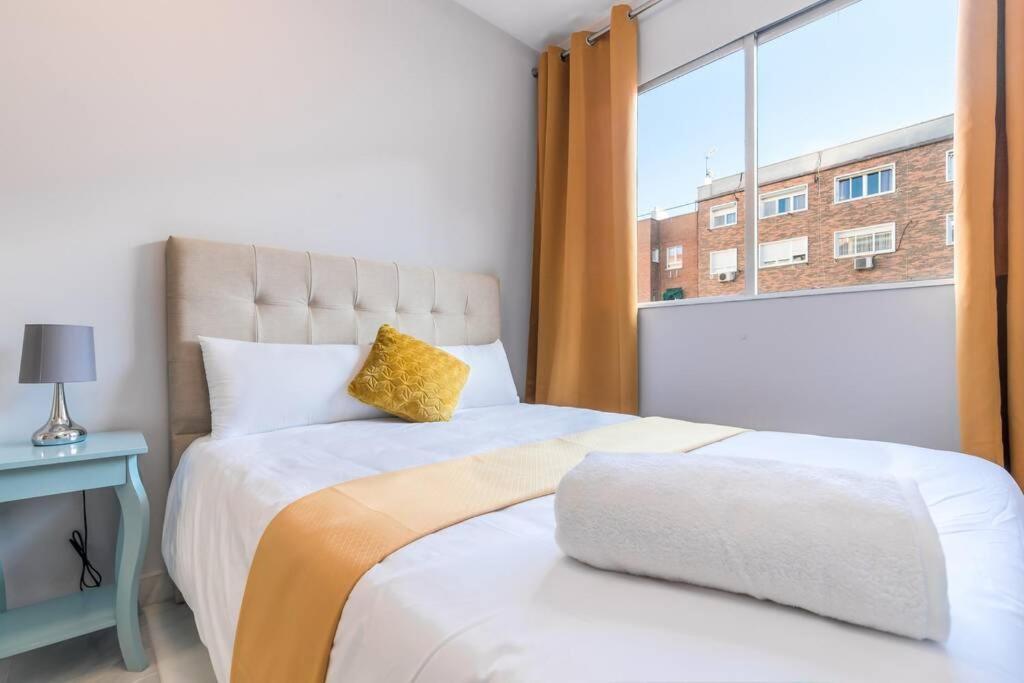 Cozy And Comfortable In Plaza Castilla Appartamento